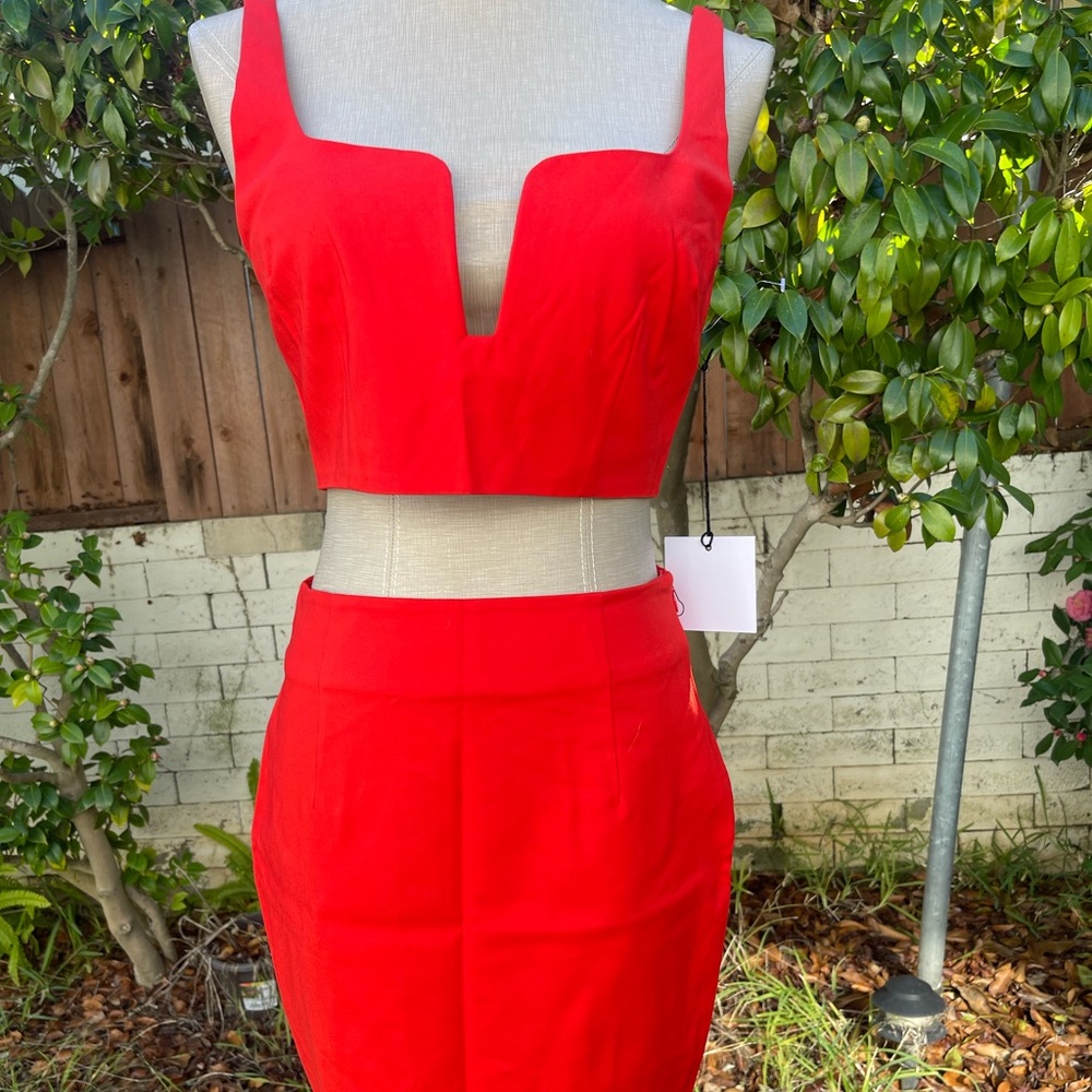 By the way Cecilia Square Neck Set